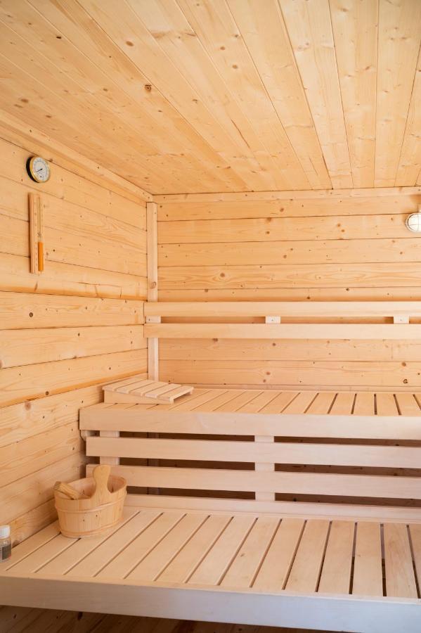 Zen-Bungalow No 1 Met Sauna En Hottub Rheezerveen Exterior photo