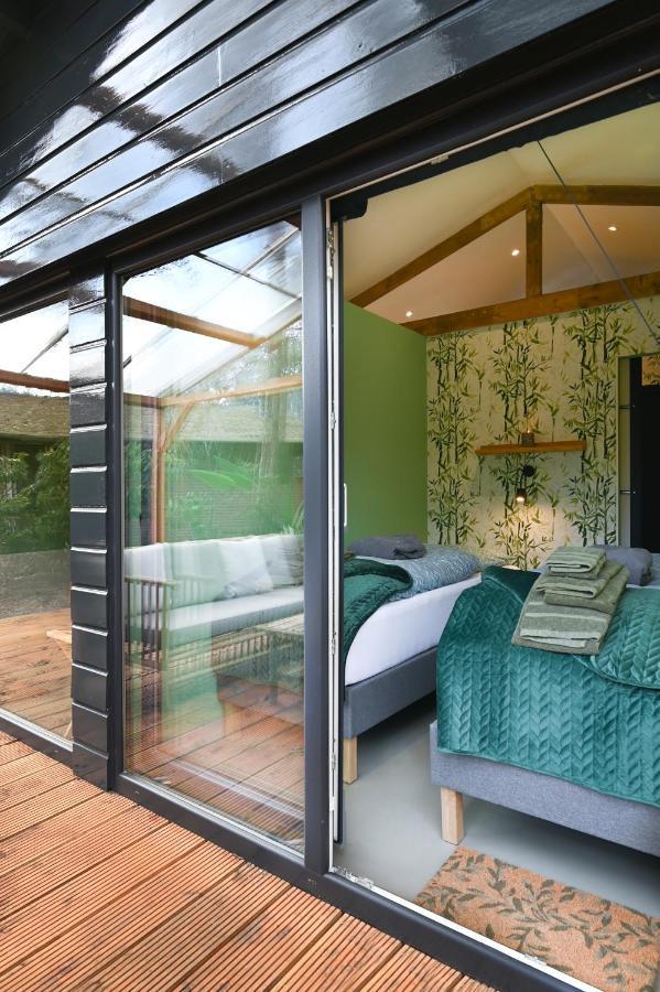 Zen-Bungalow No 1 Met Sauna En Hottub Rheezerveen Exterior photo